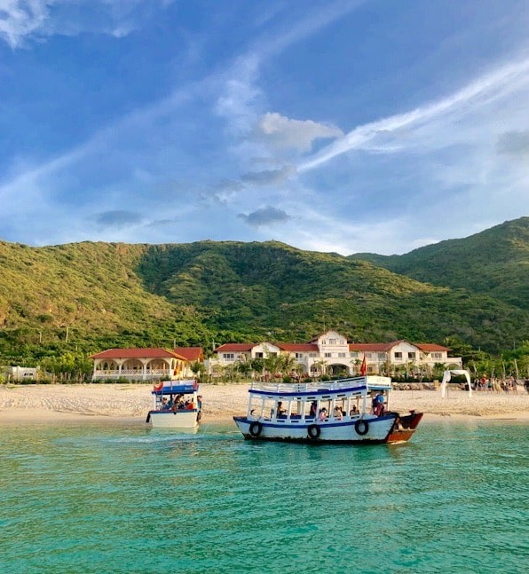 Tour 3 Đảo Vip : Vịnh San Hô – Làng Chài – Hòn Tằm