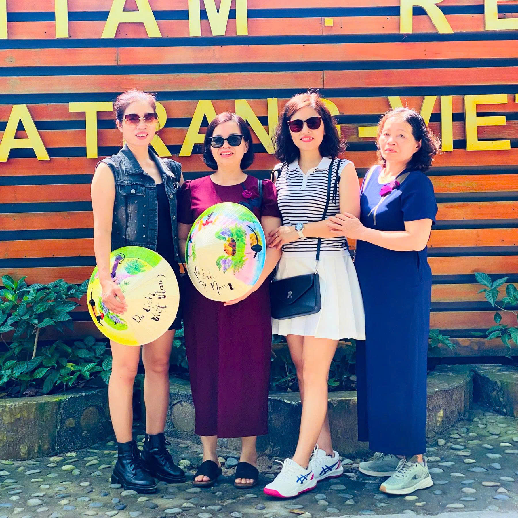 DLV.KM-23 : TOUR HÒN TẰM RESORT